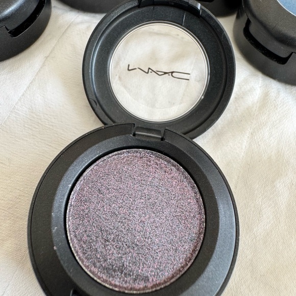 MAC Cosmetics Purple Eyeshadow with Shimmery Finish and Smooth Texture - Picture 1 of 2
